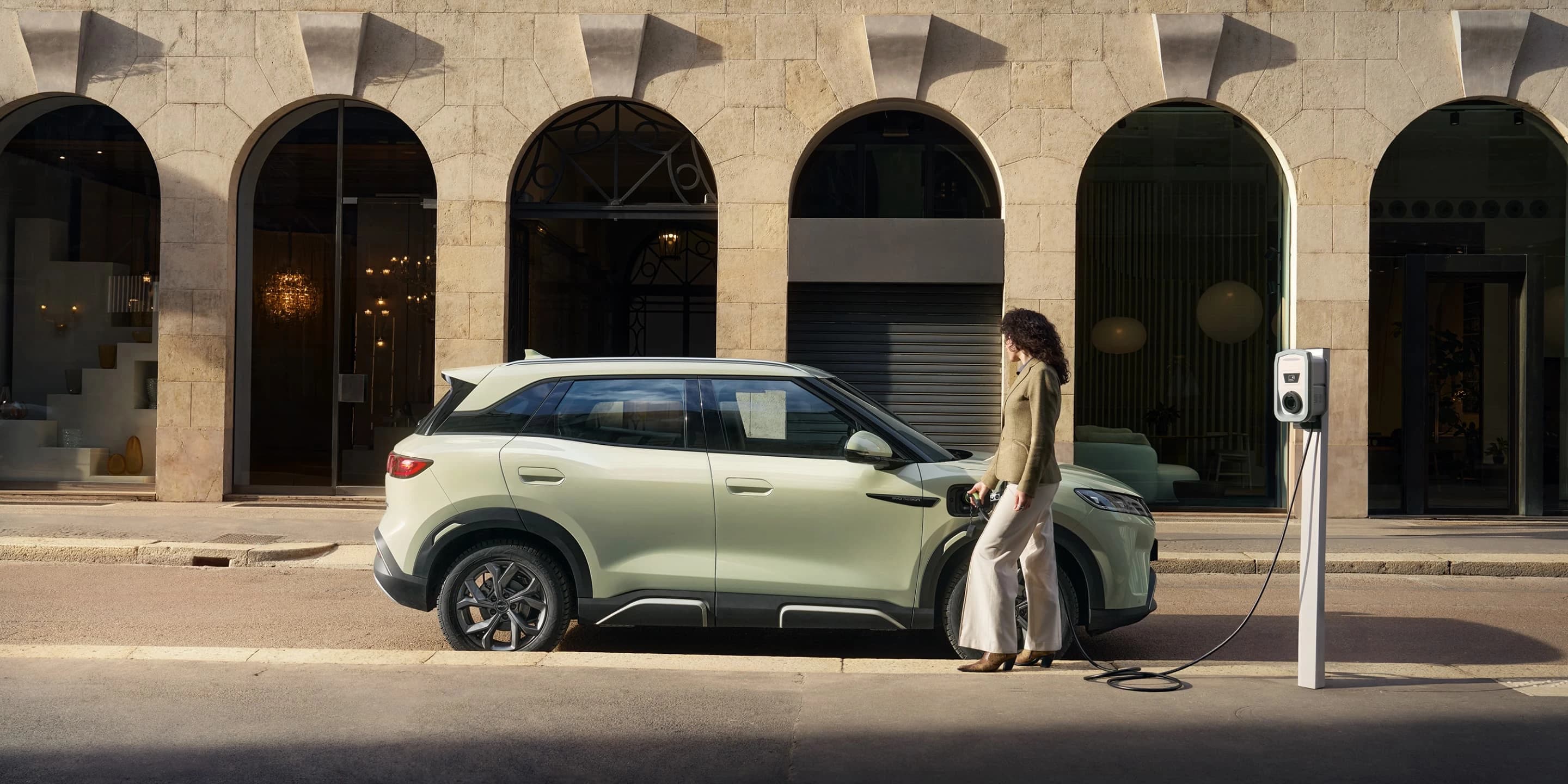 BYD ATTO 2 polnjenje