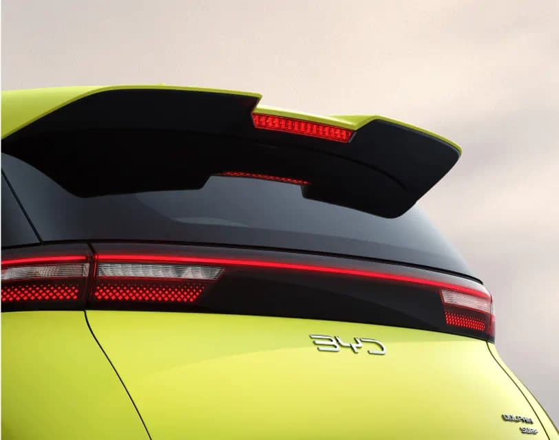 Športen zadnji spojler