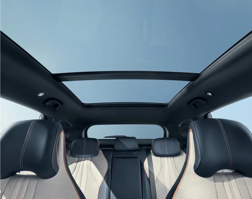 Svetlo in zračno panoramsko strešno okno