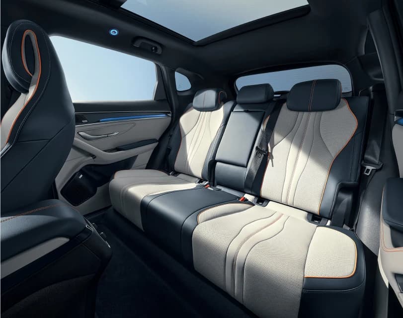 Prostorni zadnji sedeži