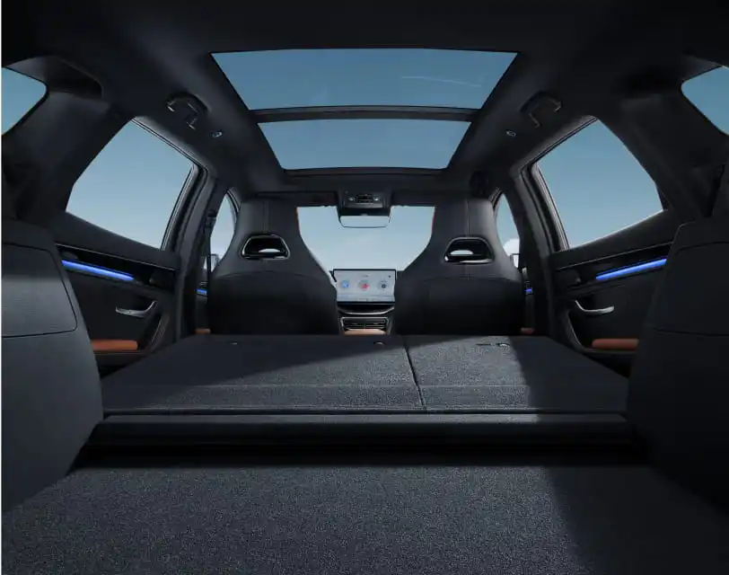 Prostoren prtljažnik